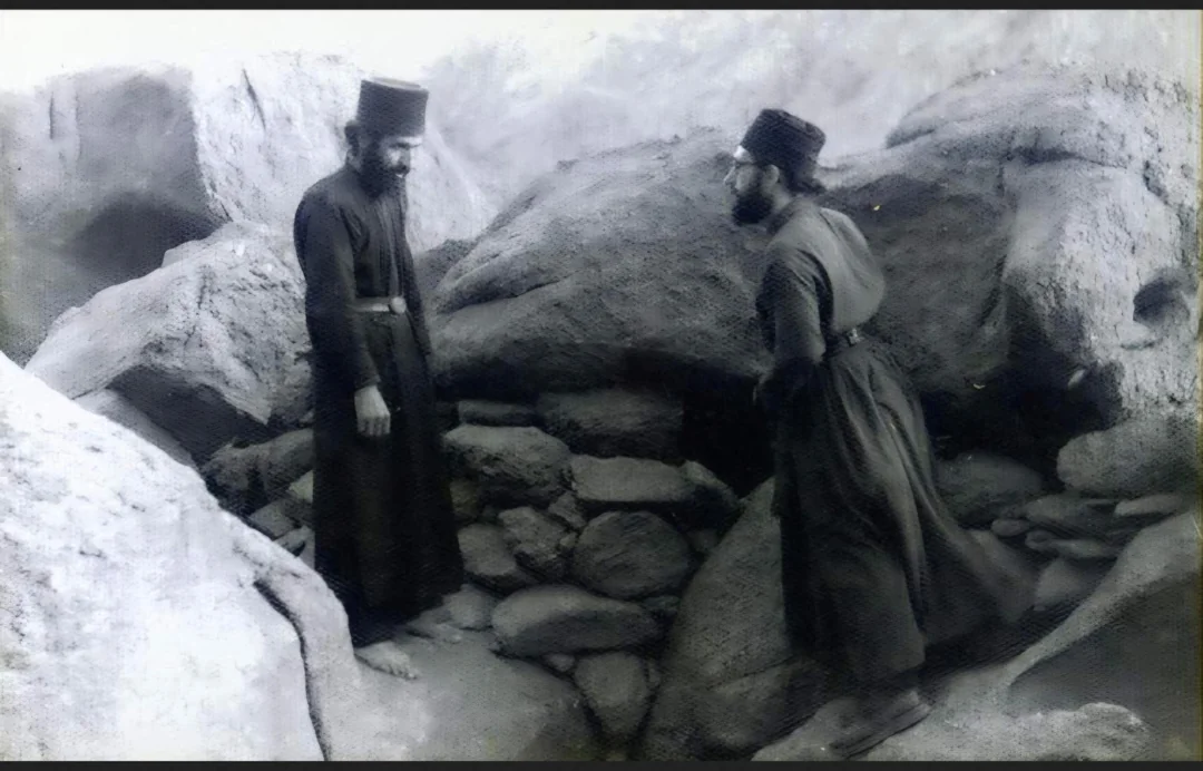 saint-paisios-and-the-hermitage-of-saints-galaktion-and-v0-pjml5xeaw3zd1