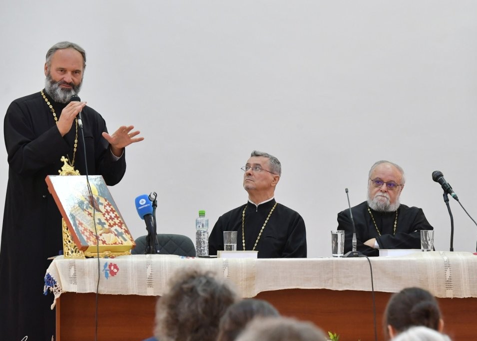moment-de-recunostinta-si-pretuire-fata-de-parintele-profesor-vasile-raduca-376482