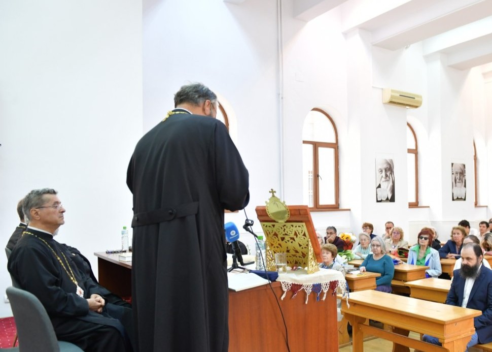 moment-de-recunostinta-si-pretuire-fata-de-parintele-profesor-vasile-raduca-376484