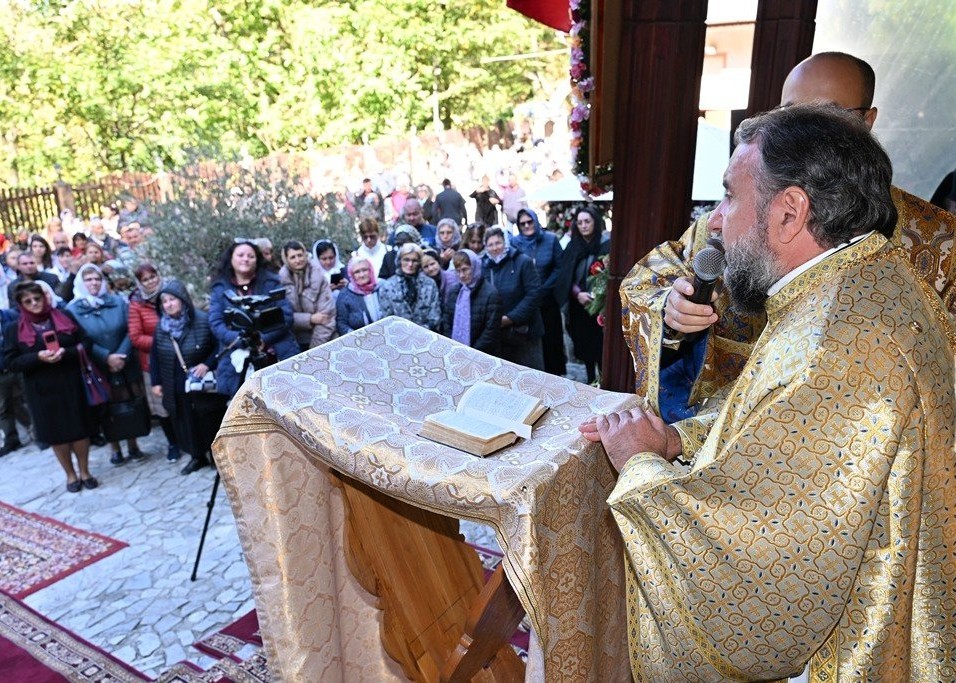popas-de-rugaciune-la-manastirea-calugara-din-caras-severin-376452